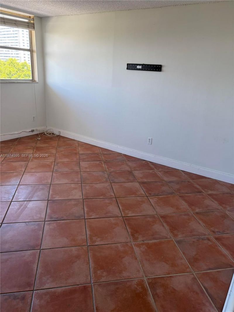 1801 S Treasure Dr, Unit 502, North Bay Village, FL 33141 Photo