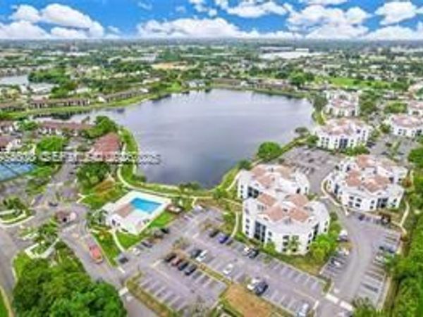 207 Lake Pointe Dr, Unit 201, Oakland Park, FL 33309