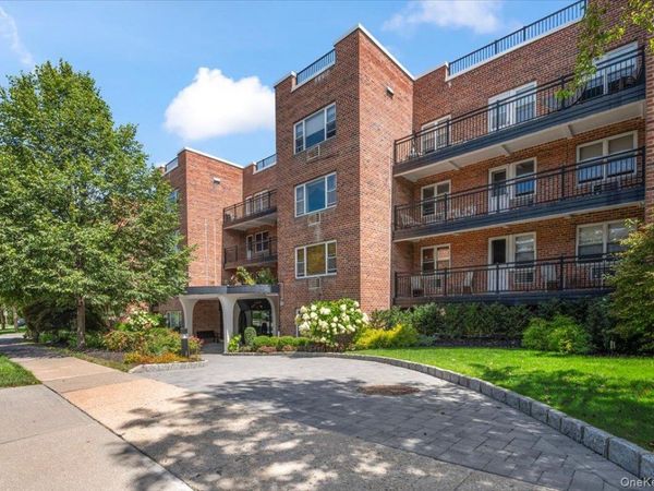 25 Chapel Place, Unit 1H, Great Neck, NY 11021