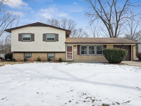 7211 Longmeadow Lane , Hanover Park, IL 60133