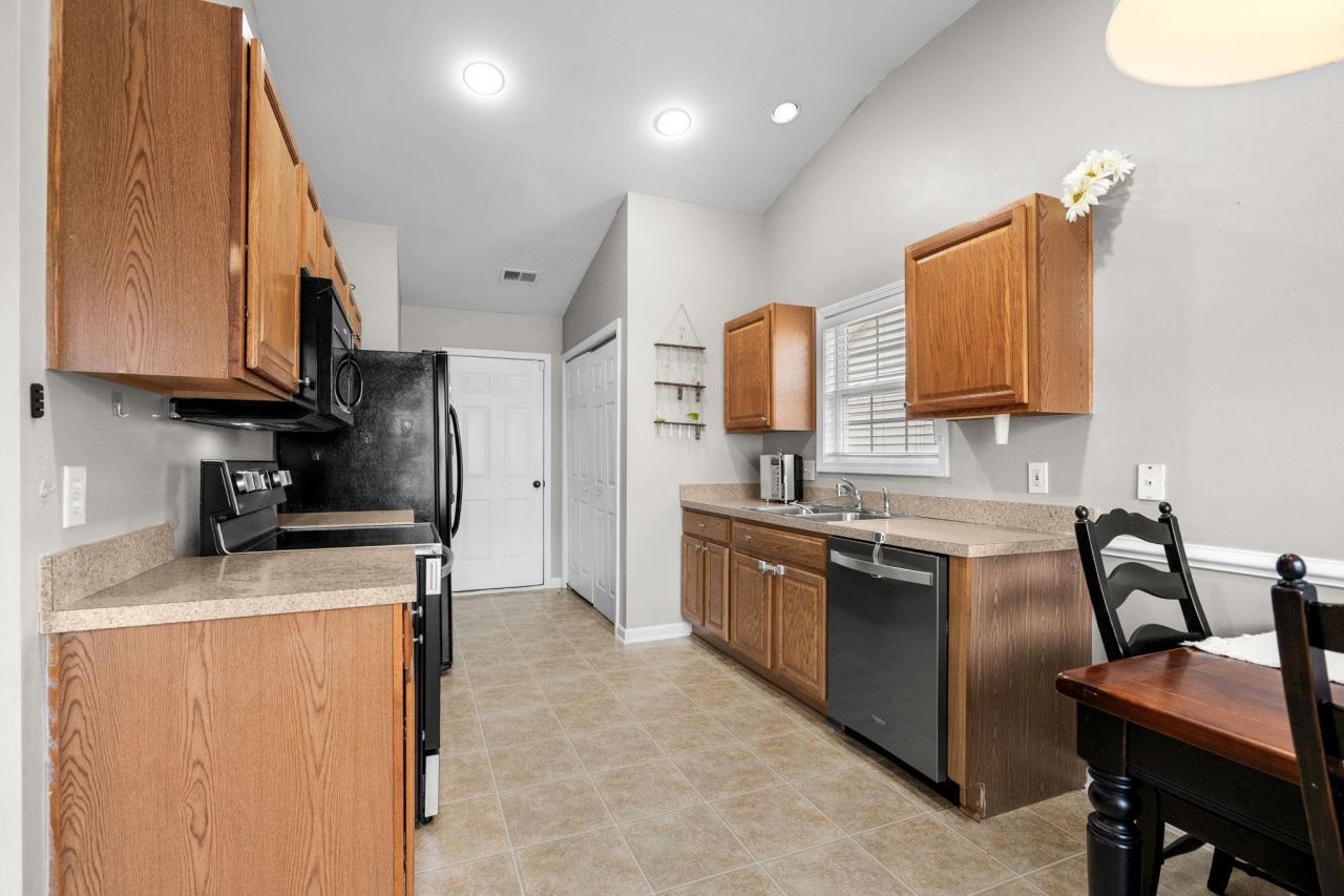 325 Vesta Dr.  Photo 10