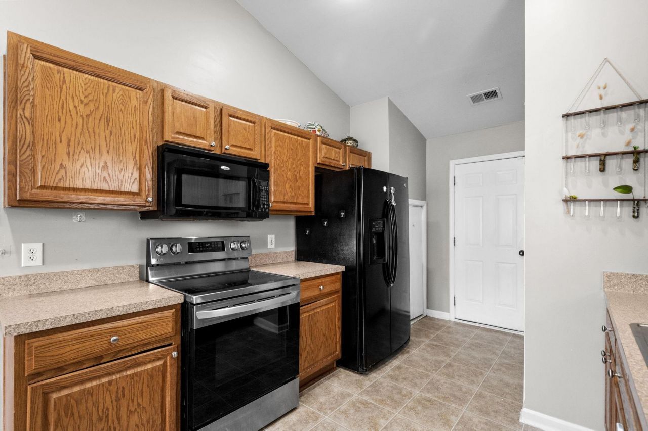 325 Vesta Dr.  Photo 11