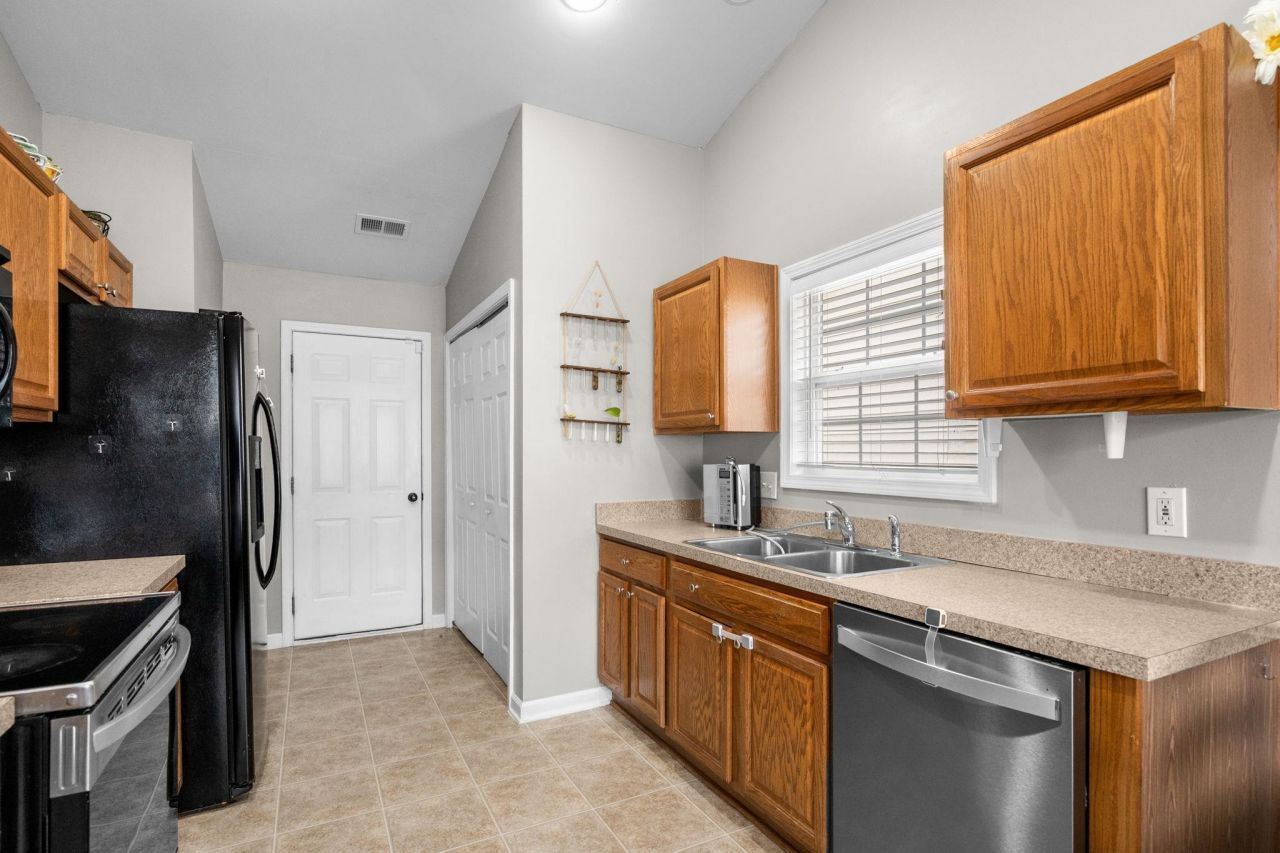 325 Vesta Dr.  Photo 12