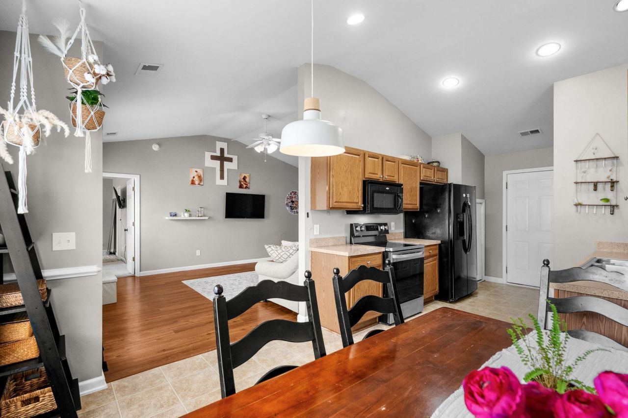 325 Vesta Dr.  Photo 17