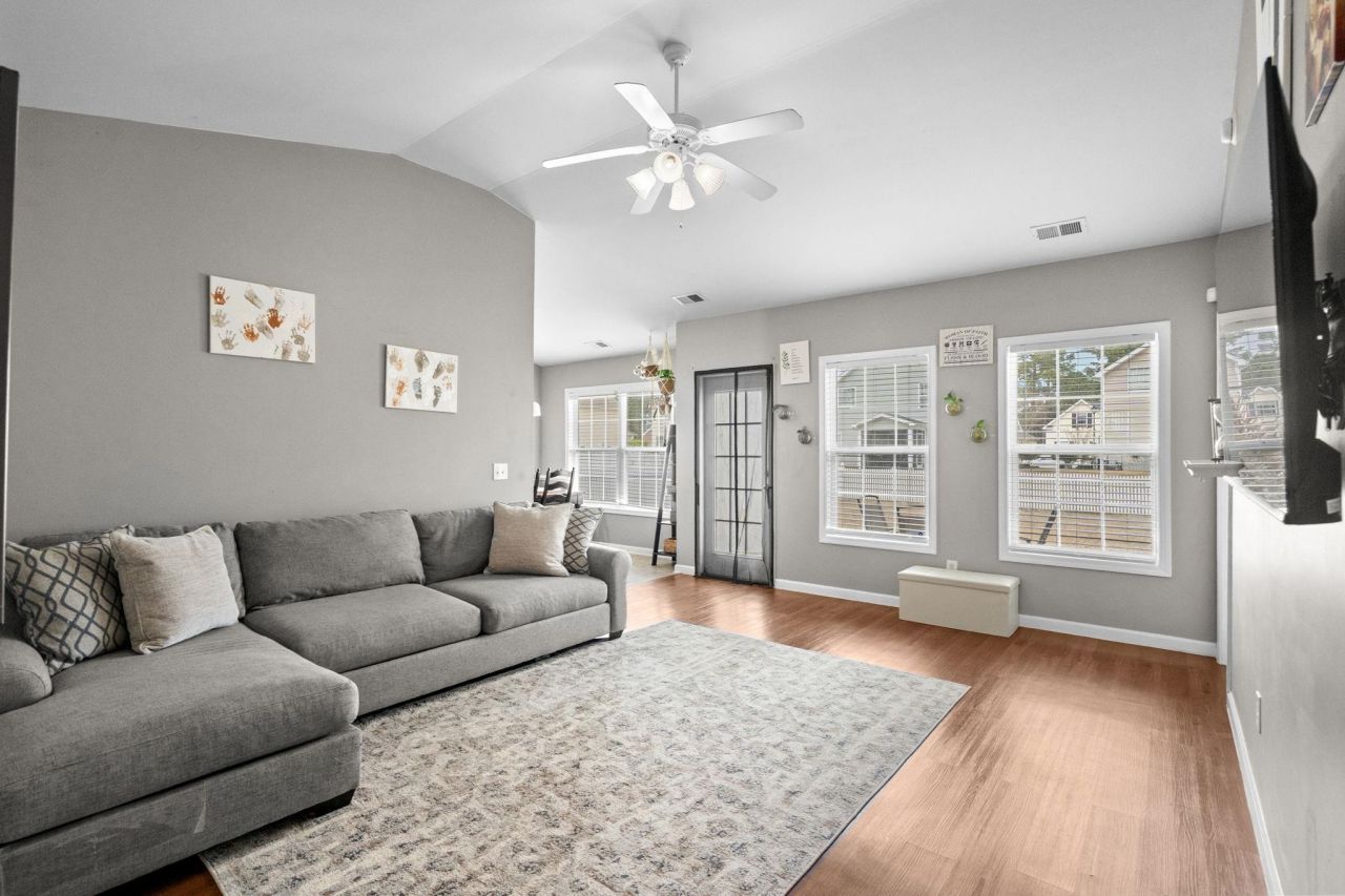 325 Vesta Dr.  Photo 6