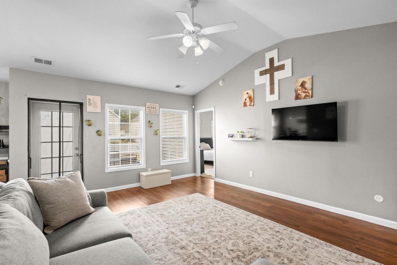 325 Vesta Dr.  Photo 7