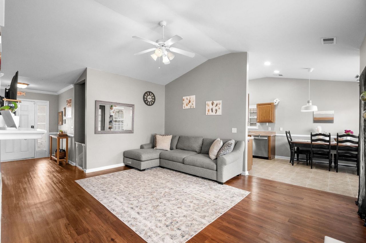 325 Vesta Dr.  Photo 9