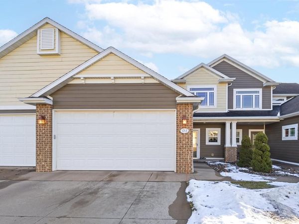 1713 OAK HOLLOW LANE, Neenah, WI 54956