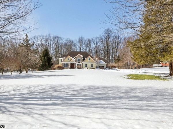 12 Cowie Rd, Chester, NJ 07930