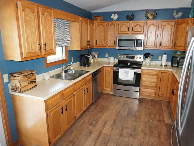 917 Sunrise Drive, Wapakoneta, OH 45895 Photo 9