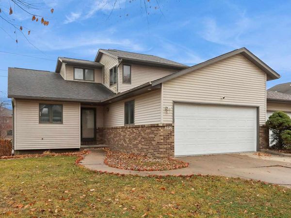 202 Cayman St, Iowa City, IA 52245