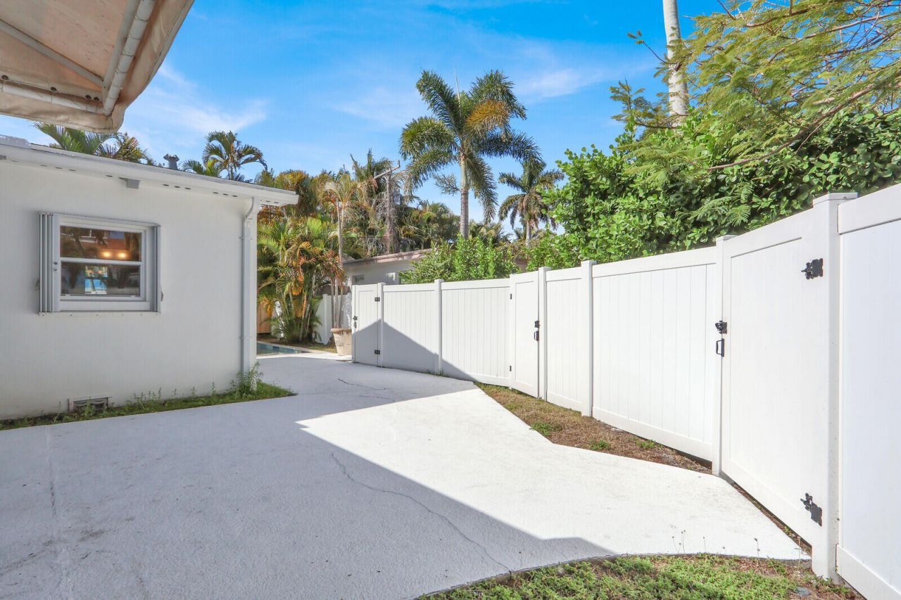 222 30th Street, West Palm Beach, FL 33407 Photo