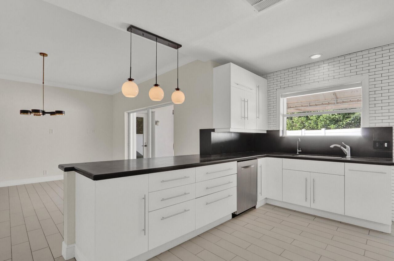 222 30th Street, West Palm Beach, FL 33407 Photo