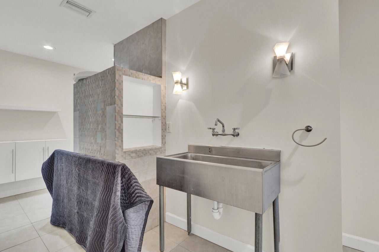 222 30th Street, West Palm Beach, FL 33407 Photo