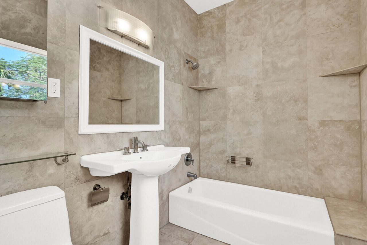 222 30th Street, West Palm Beach, FL 33407 Photo