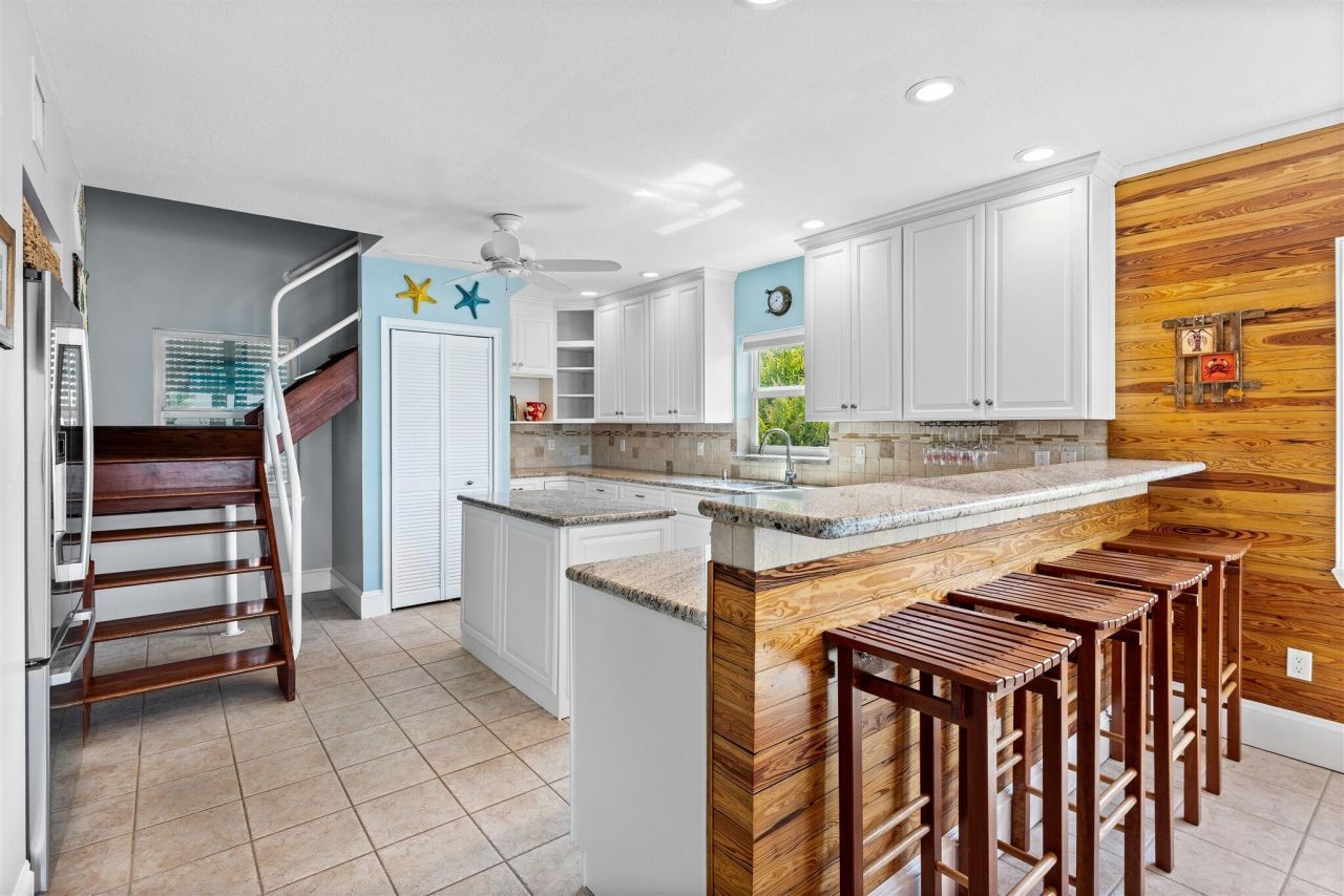 17041 Marlin Drive, Sugarloaf, FL 33042 Photo