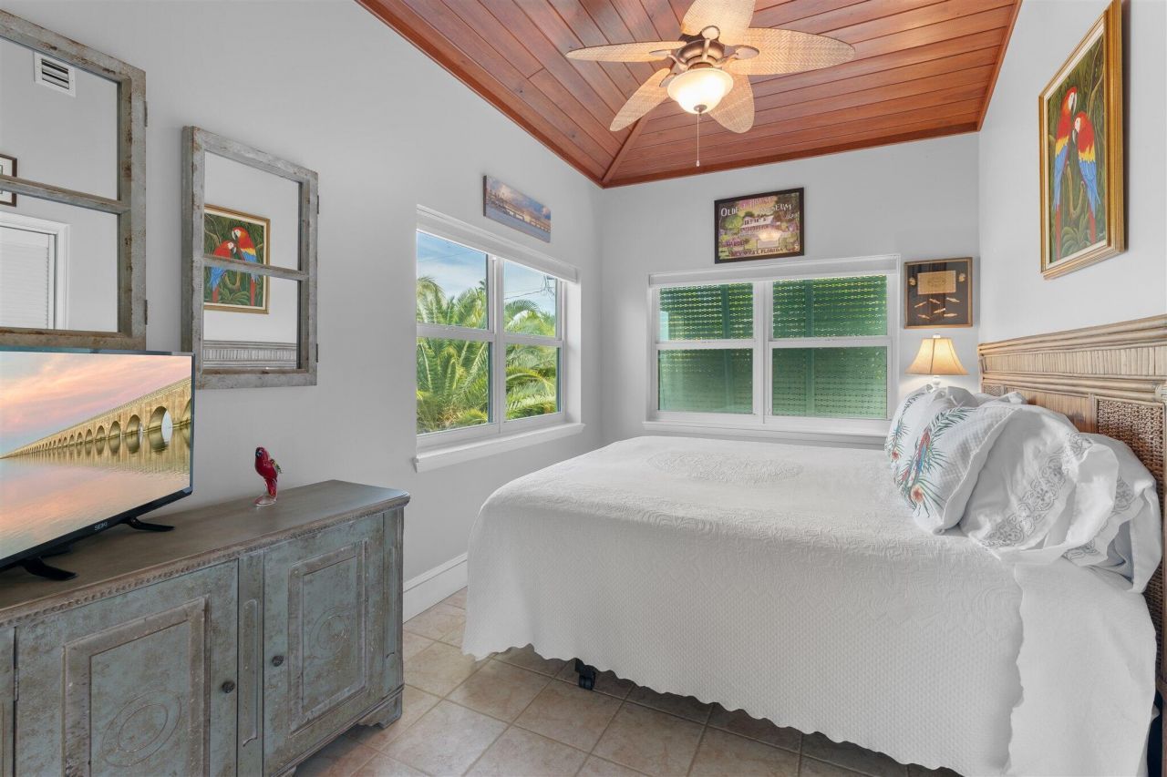 17041 Marlin Drive, Sugarloaf, FL 33042 Photo