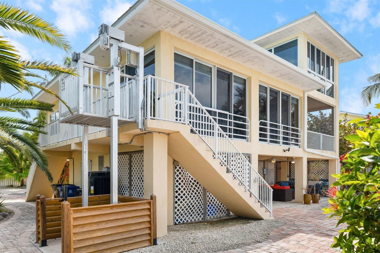 17041 Marlin Drive, Sugarloaf, FL 33042 Photo