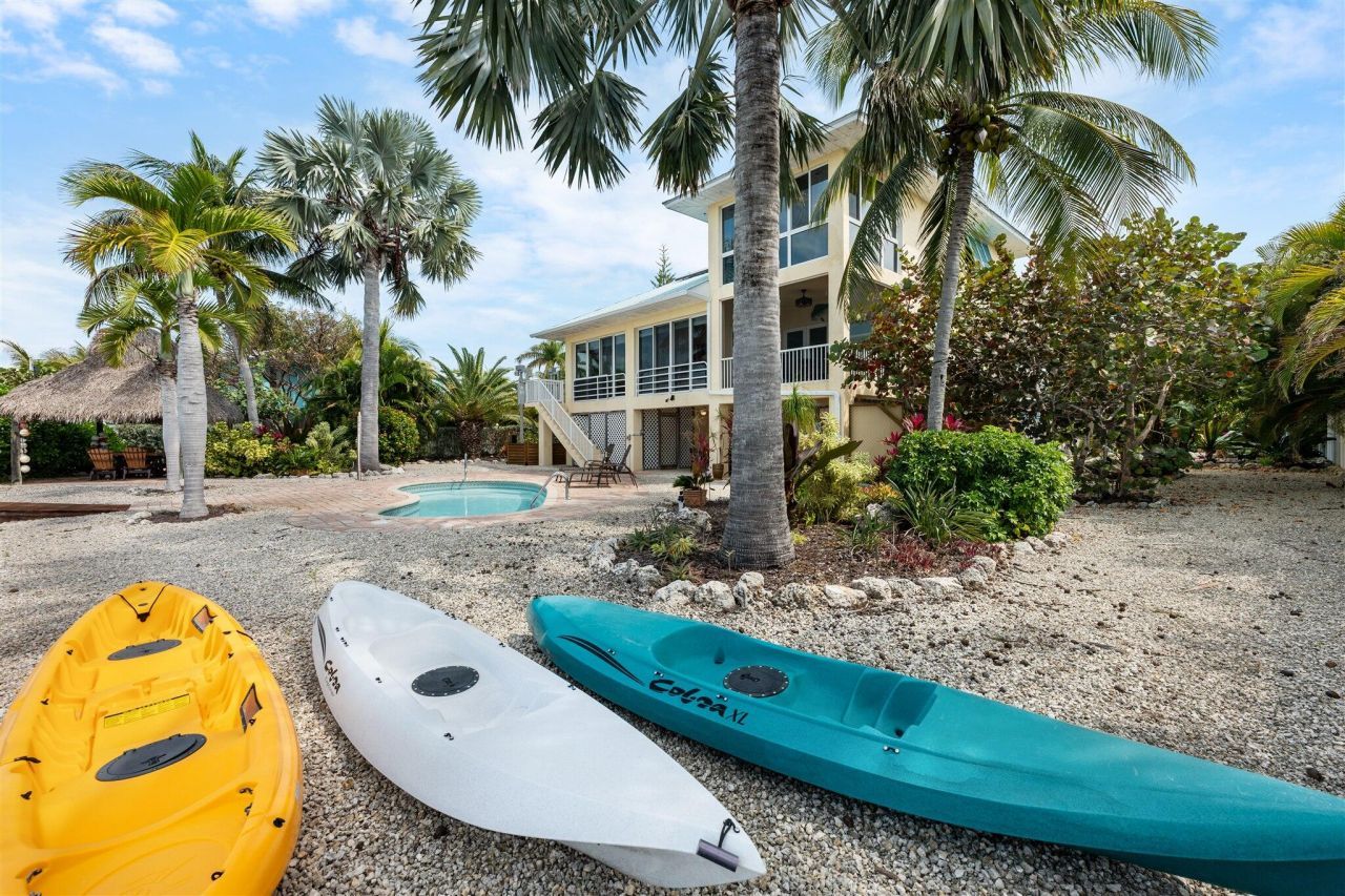 17041 Marlin Drive, Sugarloaf, FL 33042 Photo