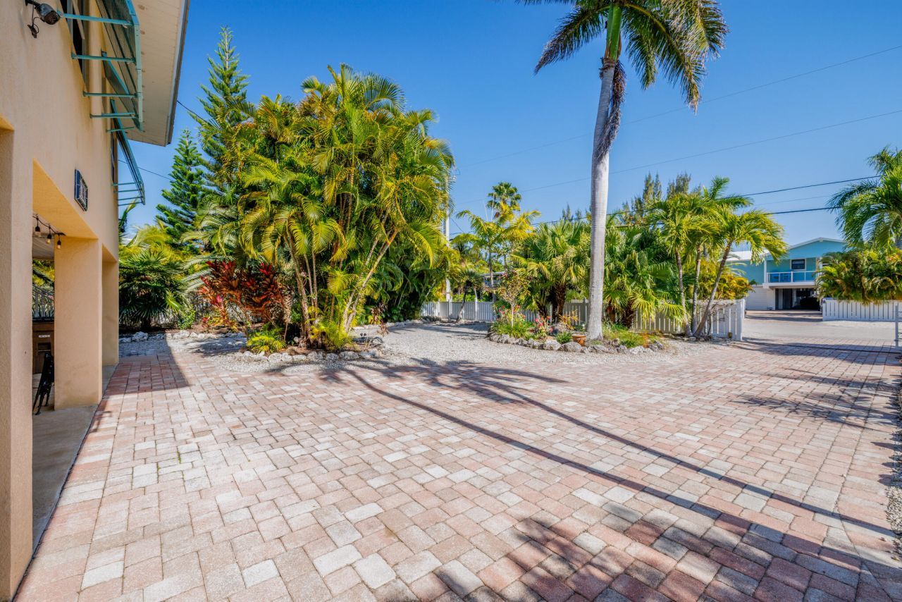 17041 Marlin Drive, Sugarloaf, FL 33042 Photo