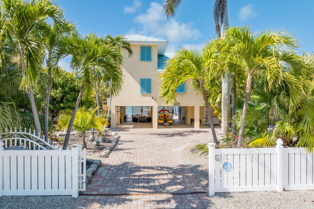 17041 Marlin Drive, Sugarloaf, FL 33042 Photo