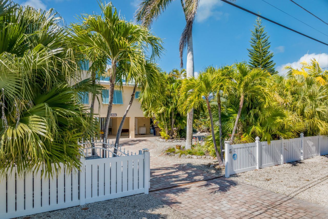 17041 Marlin Drive, Sugarloaf, FL 33042 Photo