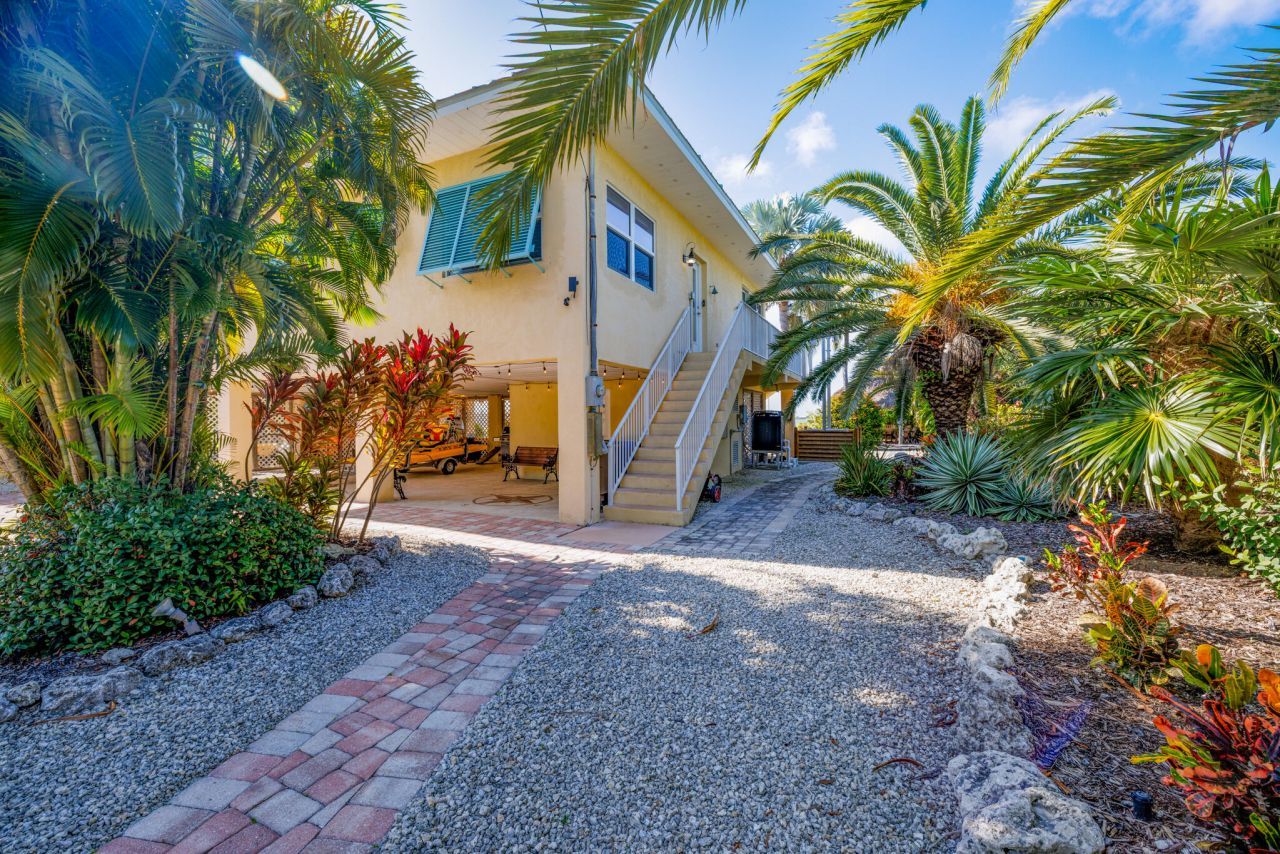 17041 Marlin Drive, Sugarloaf, FL 33042 Photo