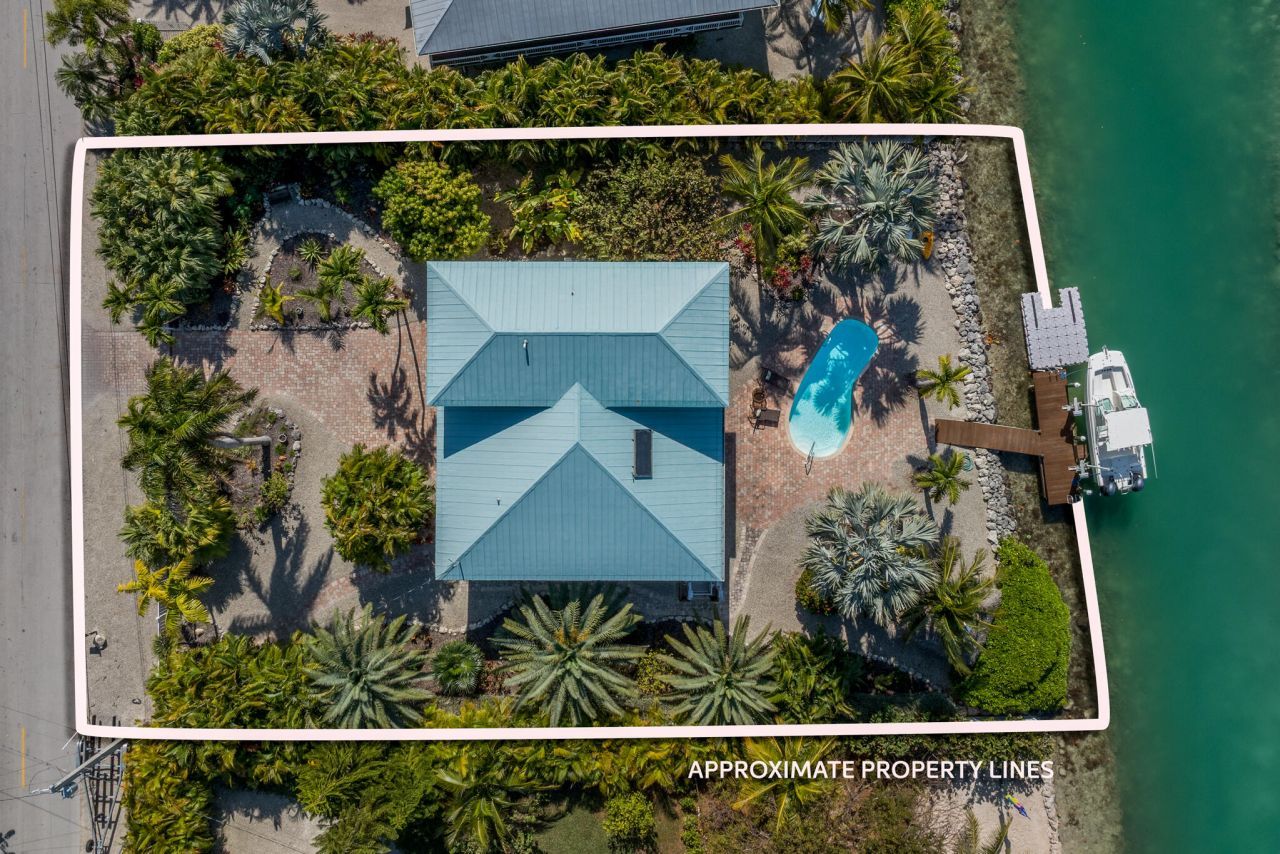 17041 Marlin Drive, Sugarloaf, FL 33042 Photo