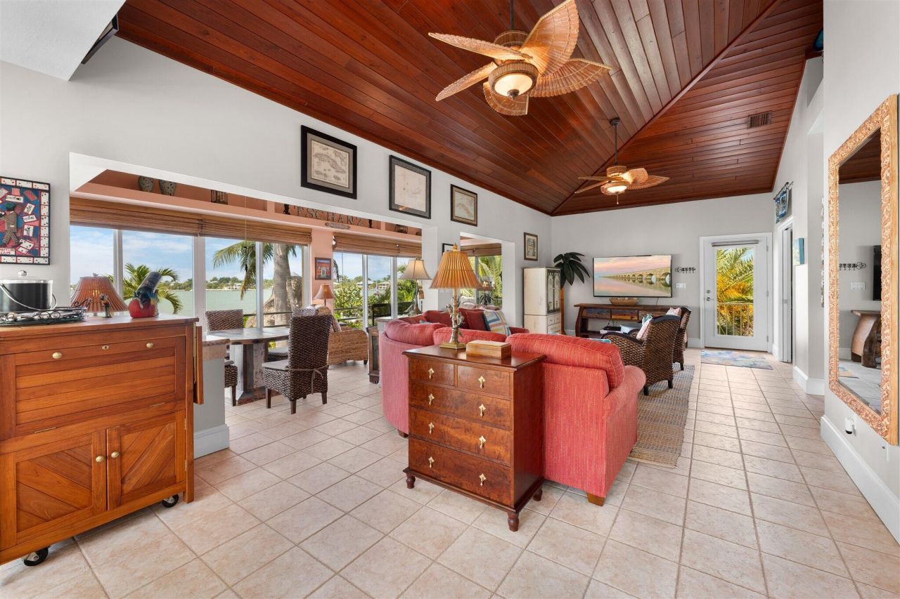 17041 Marlin Drive, Sugarloaf, FL 33042 Photo