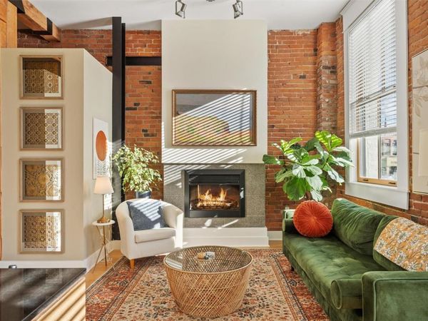 610 Johnson St , Unit 204, Victoria, BC V8W 1M4