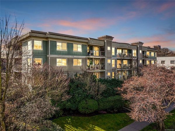 1025 Meares St, Unit 408, Victoria, BC V8V 3J7