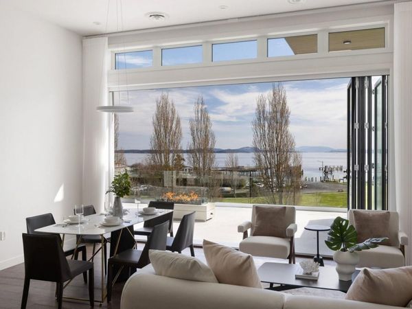 9570 Fifth St, Unit 401, Sidney, BC V8L 2W5