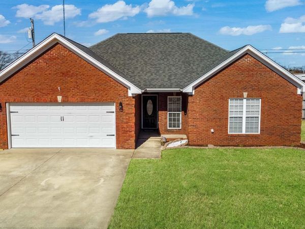 306 Meredith Dr, Muscle Shoals, AL