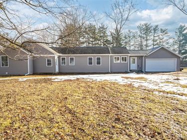 15087 N Holly Road, Holly Vlg, MI 48442