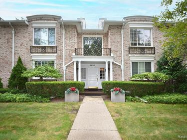40740 Woodward Avenue, Bloomfield Hills, MI 48304