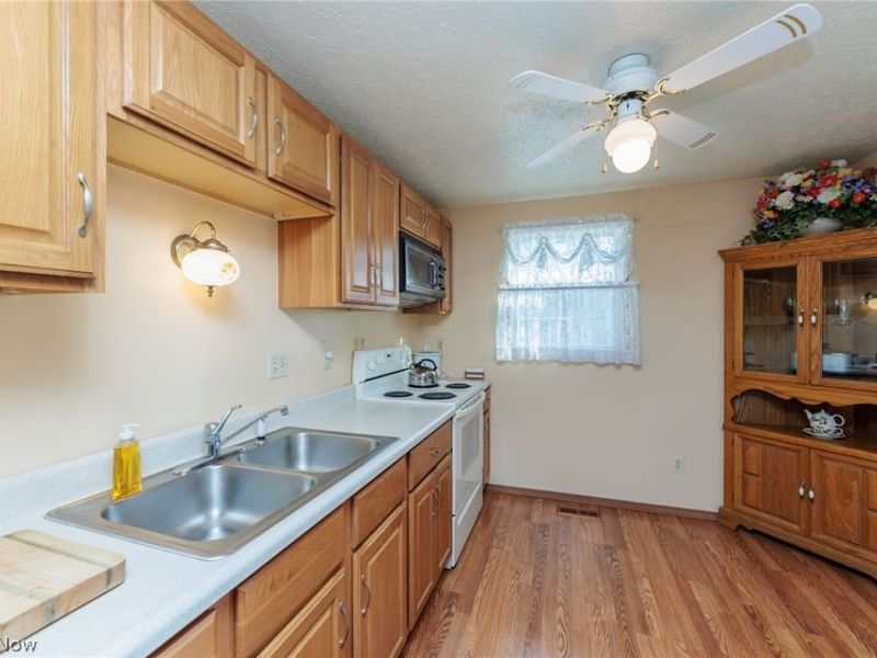 599 Berkshire Drive , Medina, OH 44256 Photo 13