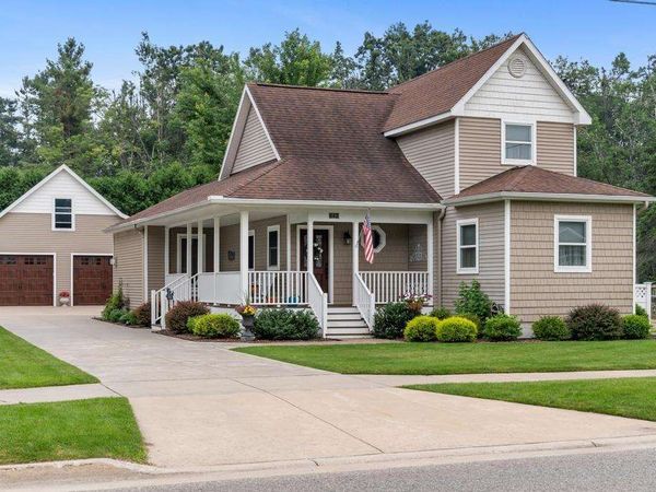 642 E Lake Street, Harbor Springs, MI 49740