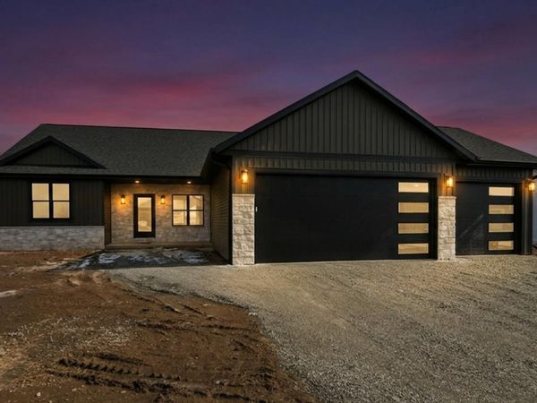 1450 DIVINITY DRIVE, De Pere, WI 54115