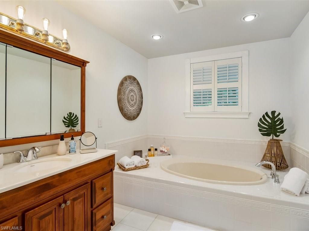 100 Fairview Ave, Fort Myers, FL 33905 Photo