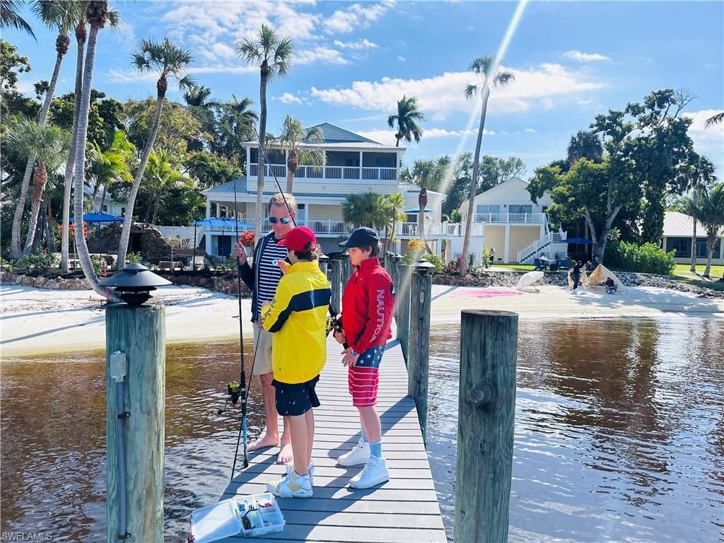 100 Fairview Ave, Fort Myers, FL 33905 Photo