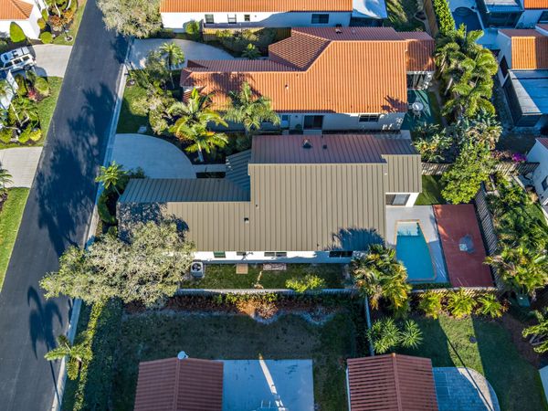 2690 Mikasa Drive, Palm Beach Gardens, FL 33410