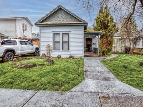 903 W 11th Street, Medford, OR 97501