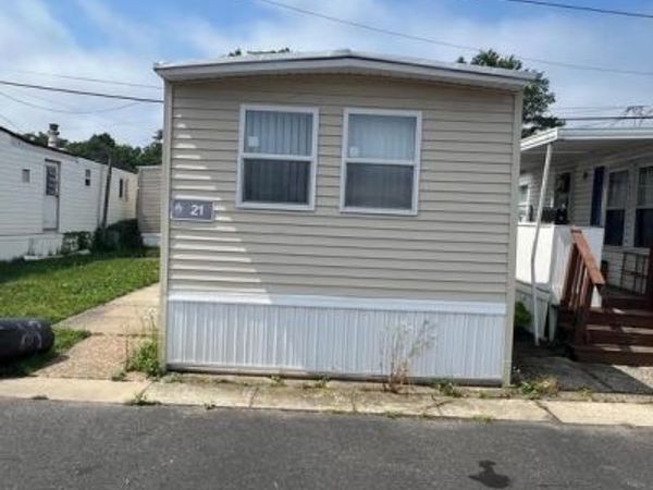 21 CEDARWOOD, GLOUCESTER CITY, NJ 08030