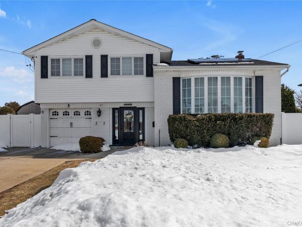 5 W End Avenue , Massapequa, NY 11758