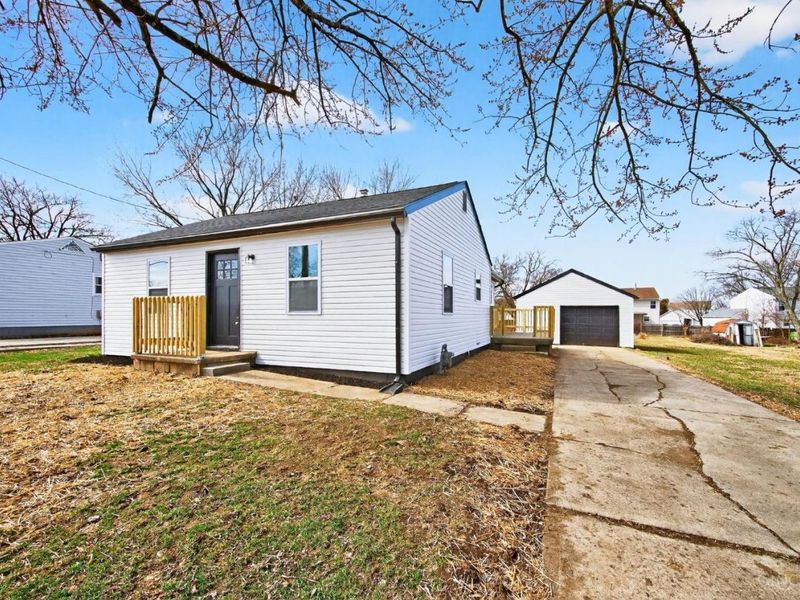 8081 Lawrence Drive, West Chester, OH 45069 Photo 2