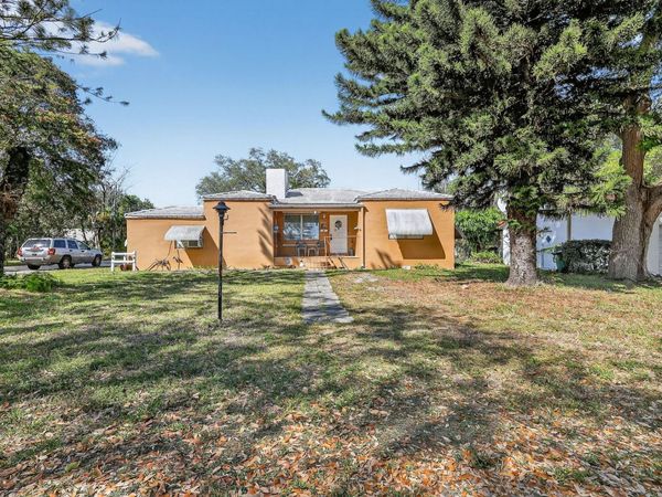 707 NE 113th St, Biscayne Park, FL 33161