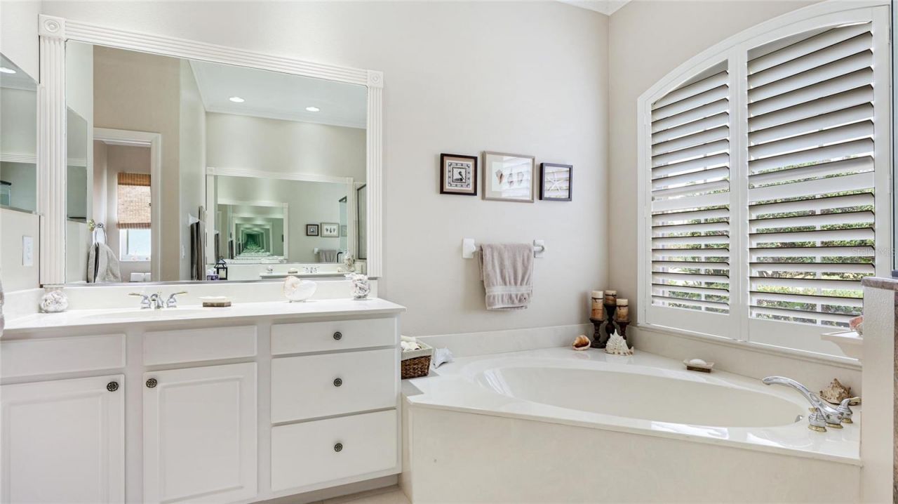 7126 Southgate Court , Sarasota, FL 34243 Photo