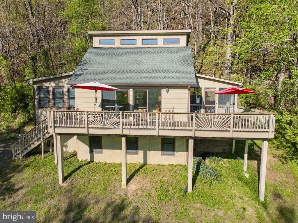 902 Misty Meadow Lane, Bentonville, VA 22610 Main Photo