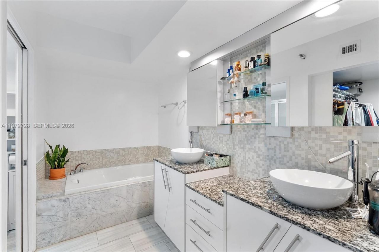 3530 Mystic Pointe Dr, Unit 2907, Aventura, FL 33180 Photo