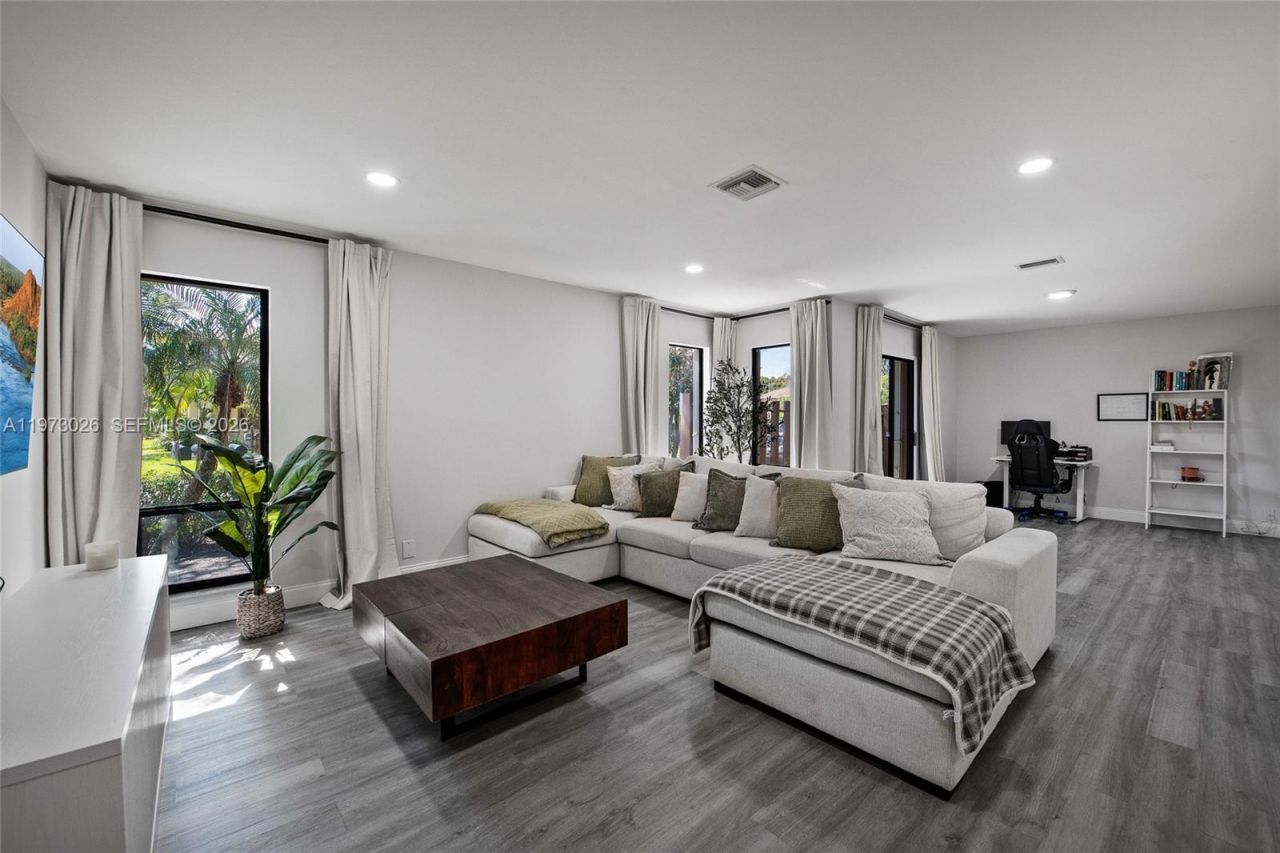 6185 Live Oak Ct , Unit A, Tamarac, FL 33319 Photo